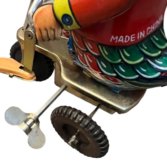 Vintage Inspired Duck on a Tricycle Metal Wind-Up Tin Toy - Picture 12 of 13